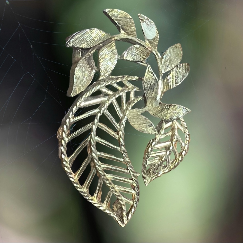 Lisner Vintage Goldtone Leaf Filigree Brooch 2.5 Inches